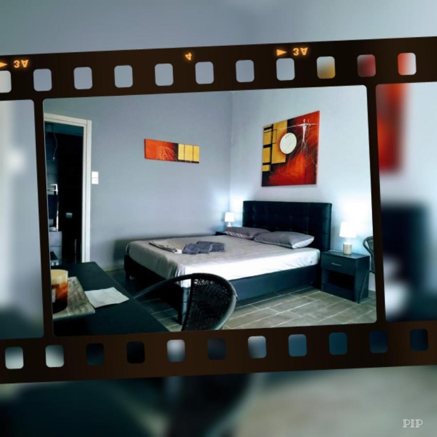 New Seafront Studio Guest House อานาวีซอส ภายนอก รูปภาพ