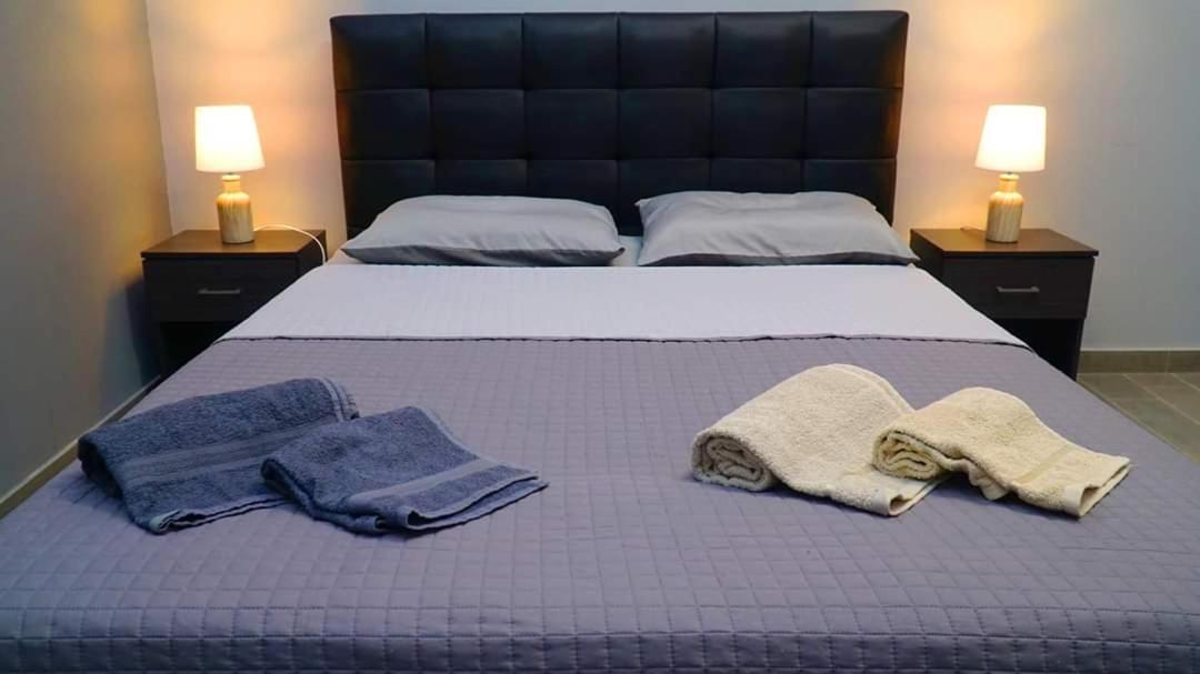 New Seafront Studio Guest House อานาวีซอส ภายนอก รูปภาพ