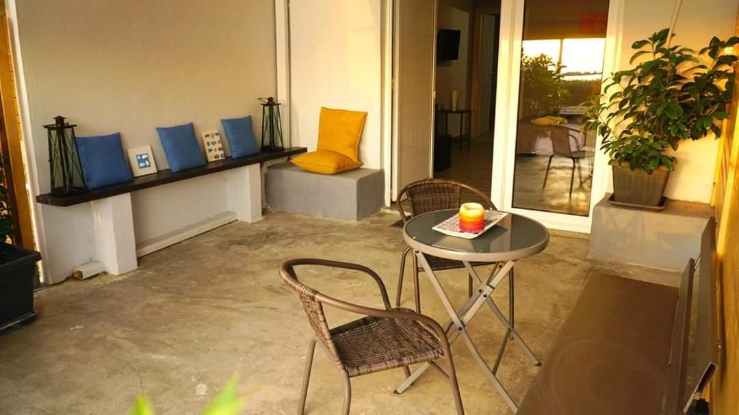 New Seafront Studio Guest House อานาวีซอส ภายนอก รูปภาพ
