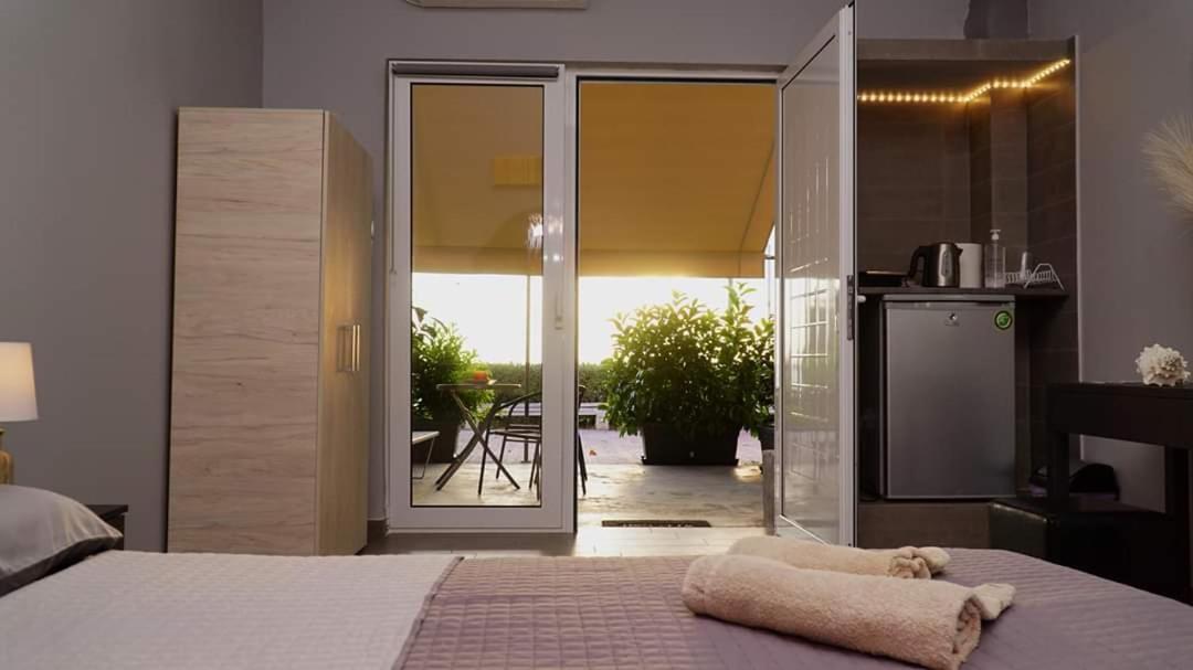 New Seafront Studio Guest House อานาวีซอส ภายนอก รูปภาพ