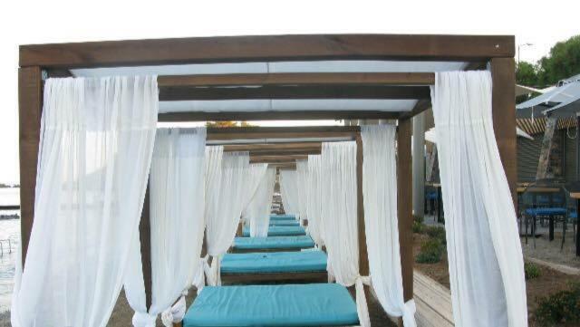 New Seafront Studio Guest House อานาวีซอส ภายนอก รูปภาพ