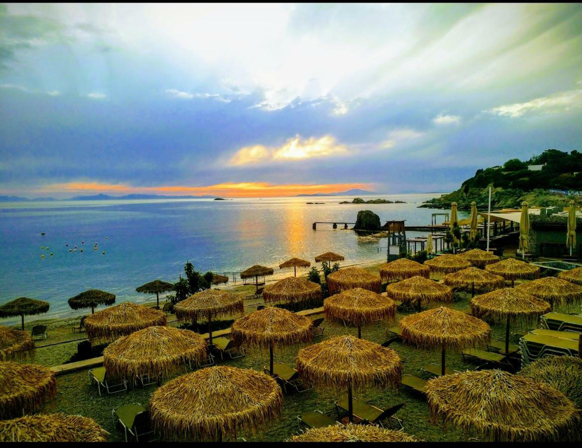 New Seafront Studio Guest House อานาวีซอส ภายนอก รูปภาพ