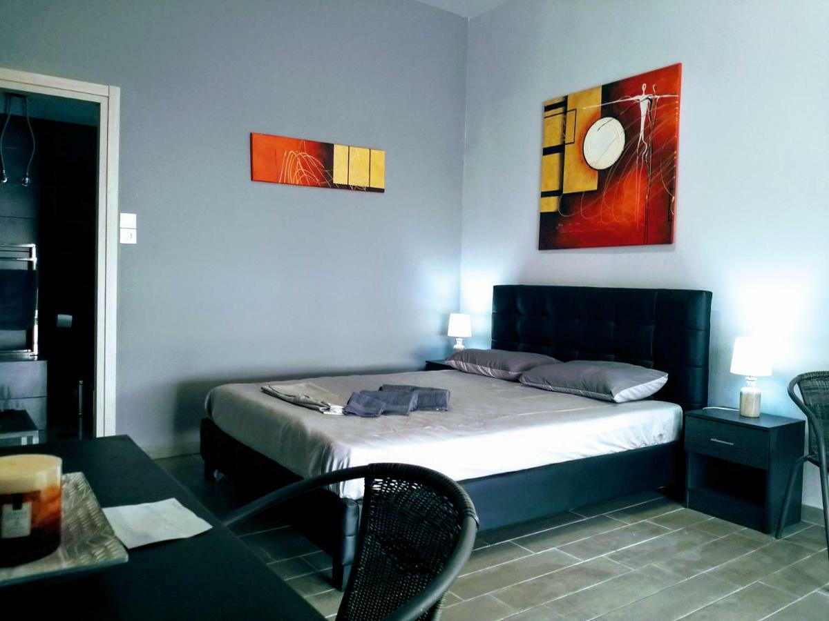 New Seafront Studio Guest House อานาวีซอส ห้อง รูปภาพ