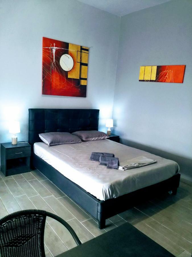 New Seafront Studio Guest House อานาวีซอส ภายนอก รูปภาพ