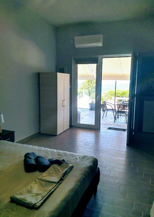 New Seafront Studio Guest House อานาวีซอส ภายนอก รูปภาพ