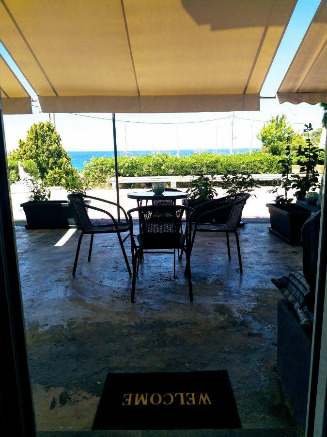 New Seafront Studio Guest House อานาวีซอส ภายนอก รูปภาพ