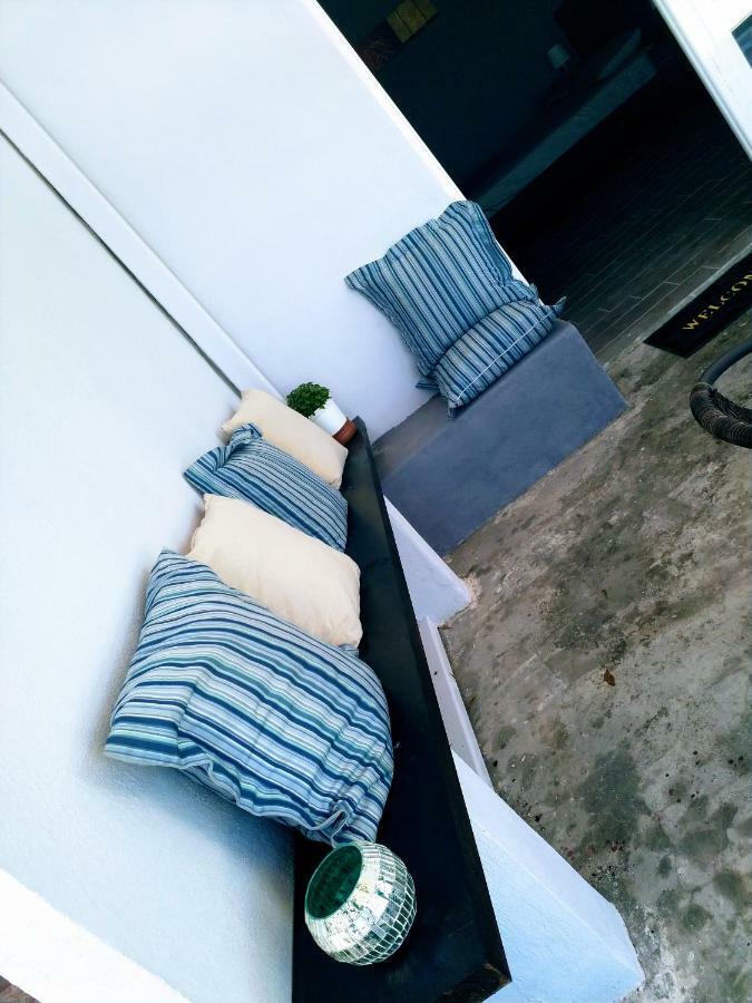 New Seafront Studio Guest House อานาวีซอส ภายนอก รูปภาพ