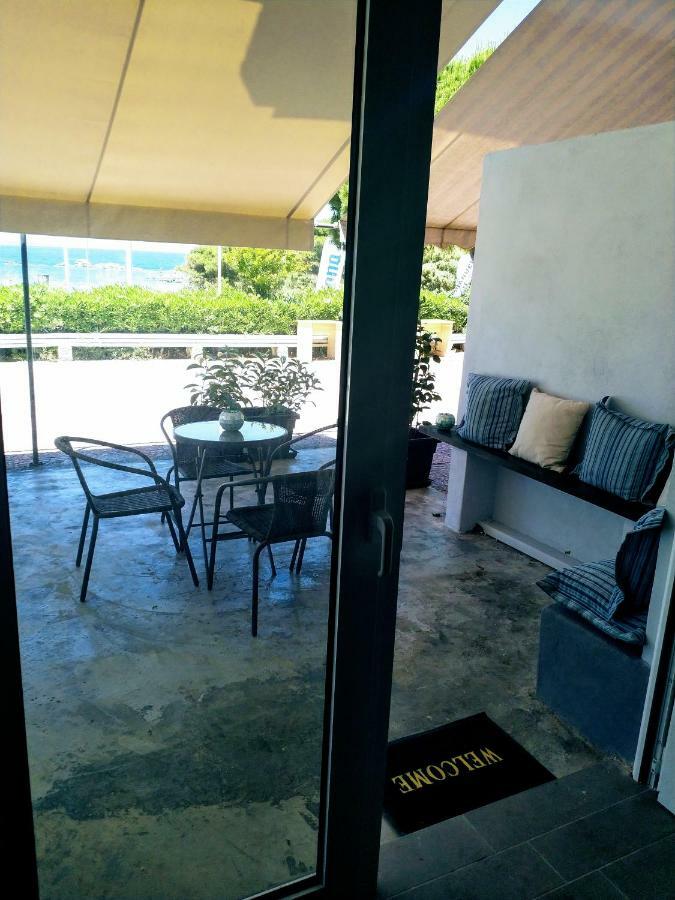New Seafront Studio Guest House อานาวีซอส ภายนอก รูปภาพ