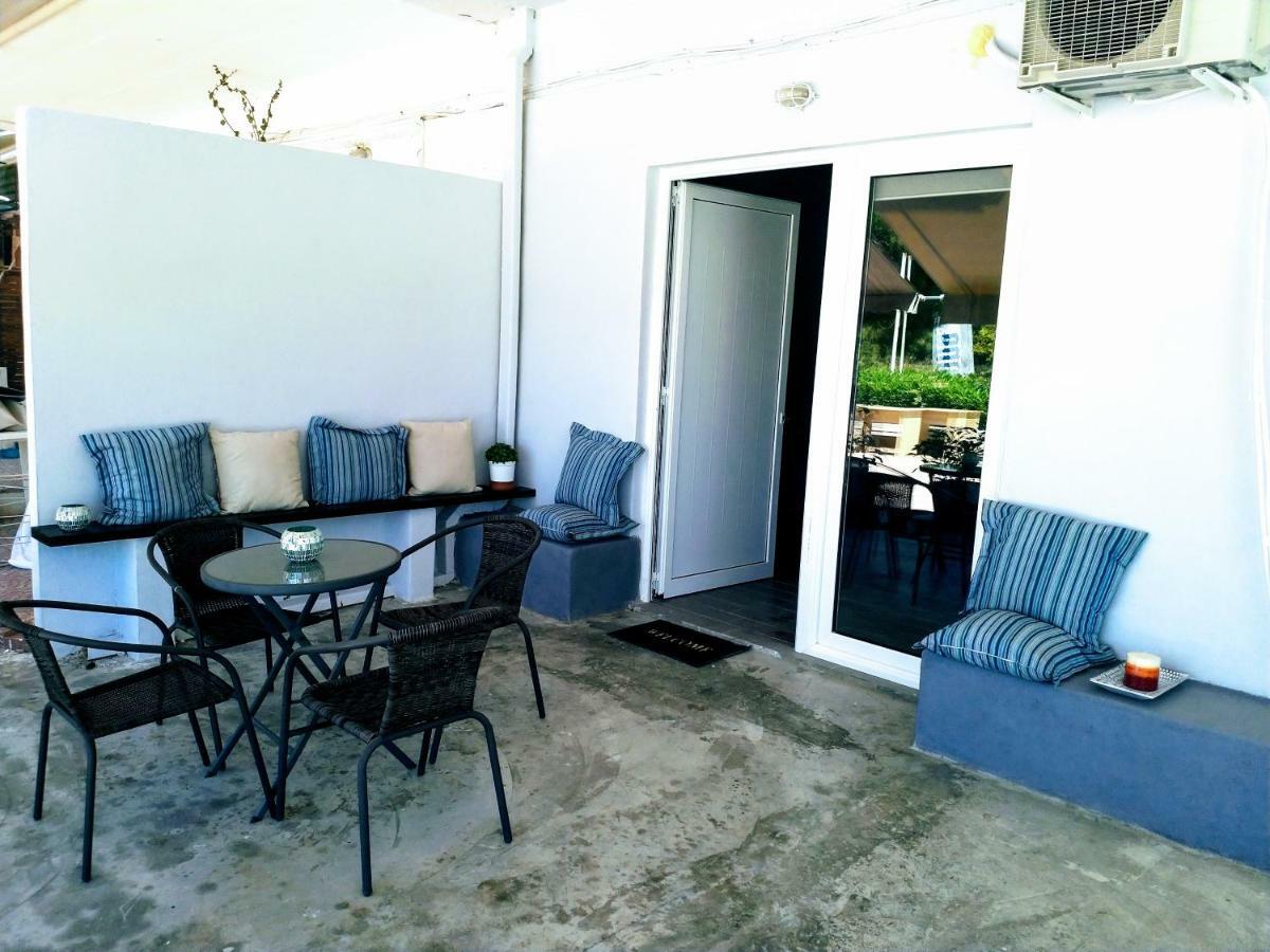 New Seafront Studio Guest House อานาวีซอส ภายนอก รูปภาพ